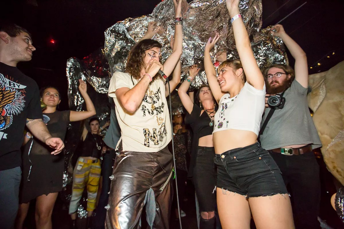 Beta Killers and Deep View Bring Virtual-Reality Painting to Syntax Physic Opera