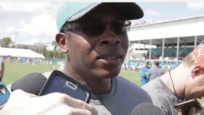 Why Twitter Nation Doesn’t Want Dolphins’ Vance Joseph as Broncos Coach