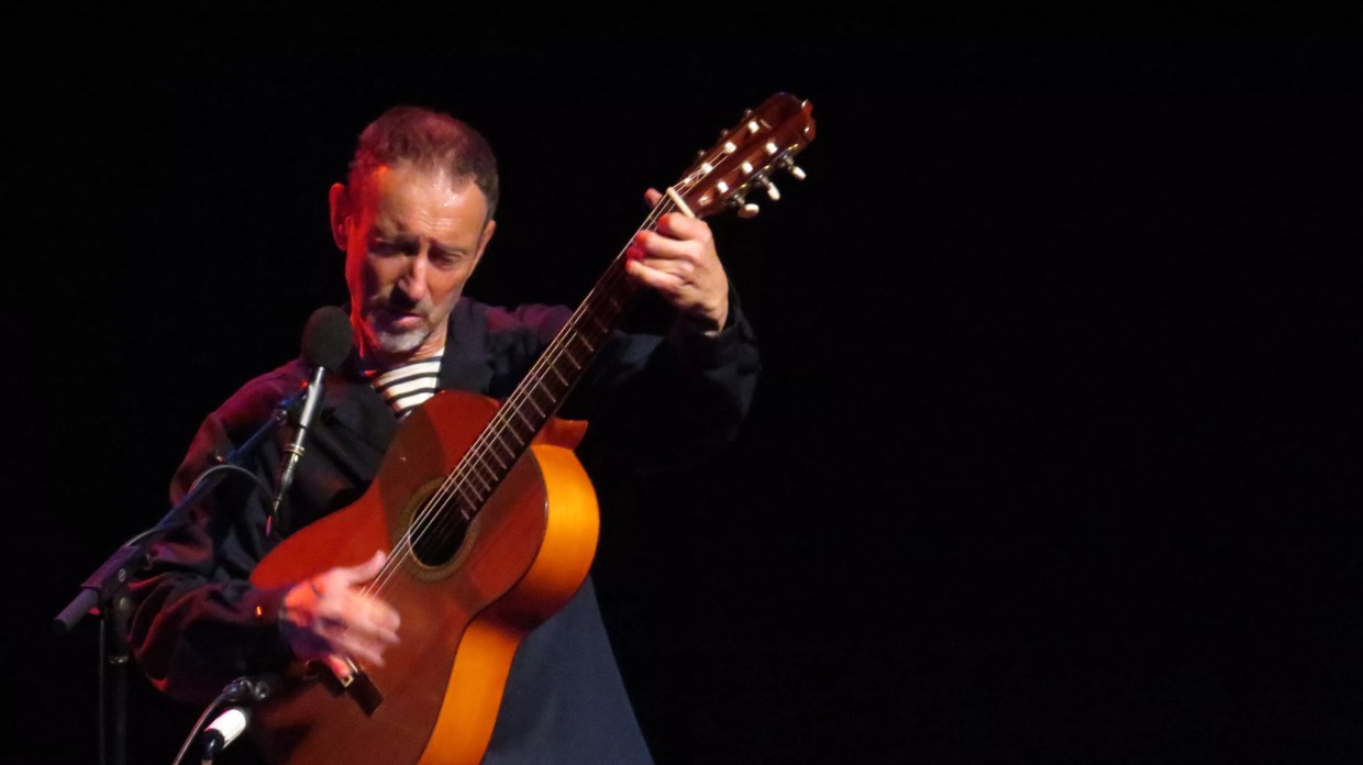 Jonathan Richman Would Rather Smell Dog Shit Than Air Freshener