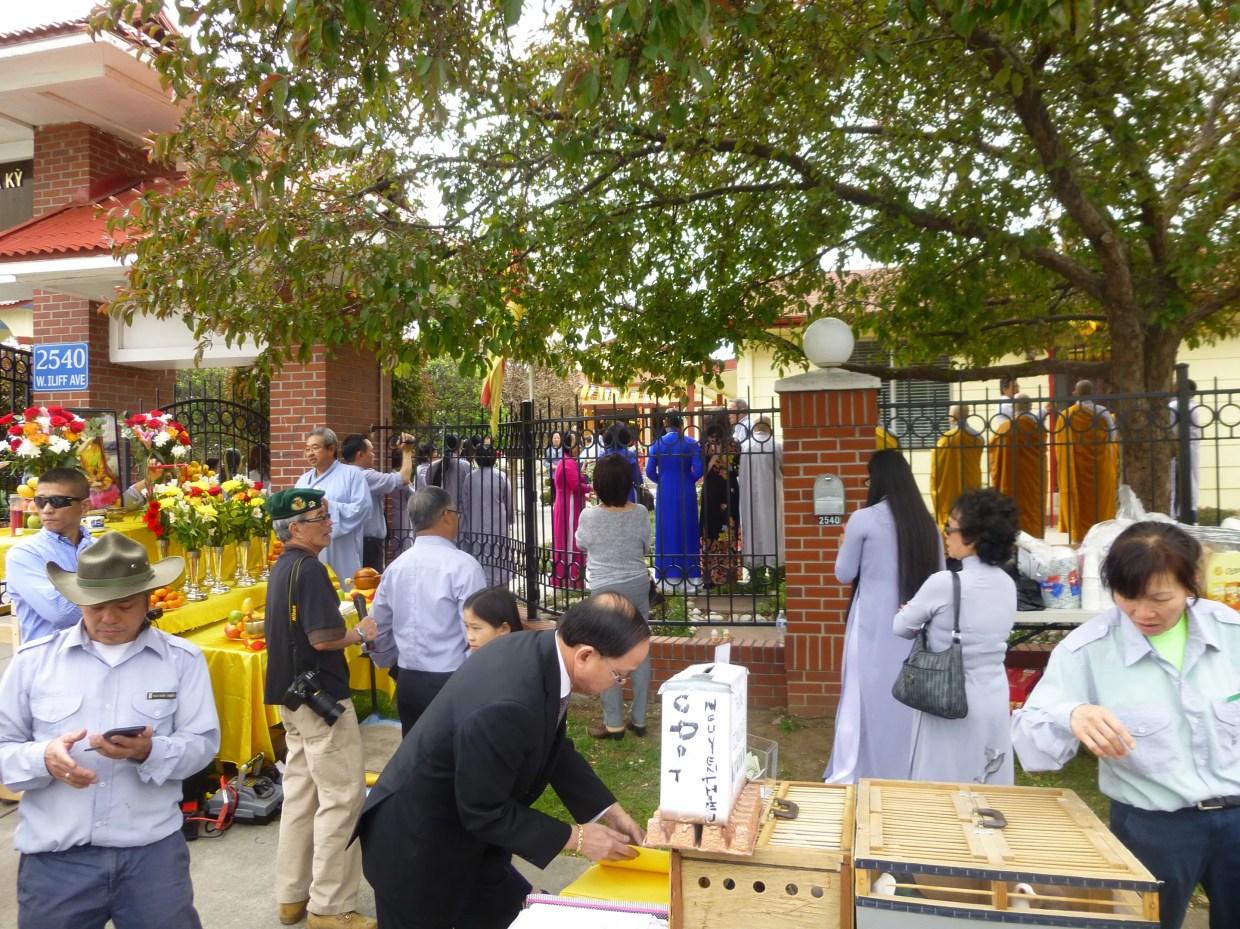 Angry Protests at Buddhist Temple Resume After Failed Mediation