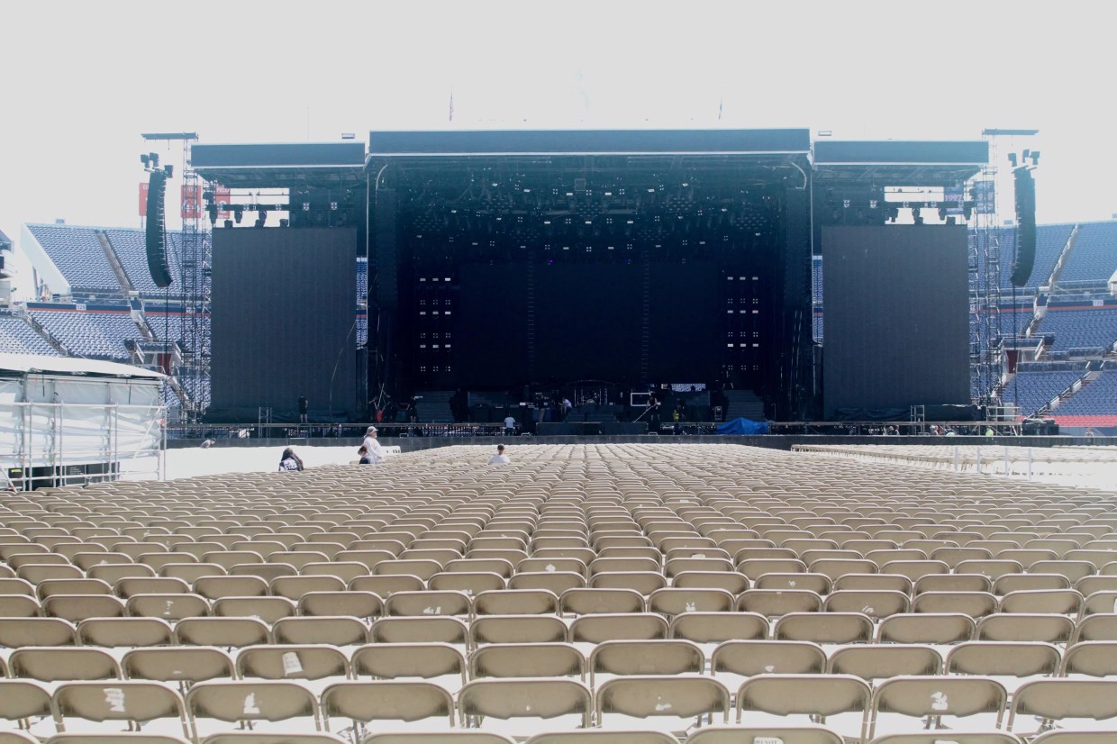 Behind the Scenes of Guns N’ Roses Stage Production