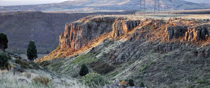 Mountain cliff views.