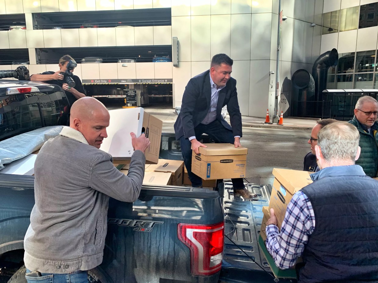 Backers of Citizenship Question Submit Signatures for 2020 Ballot