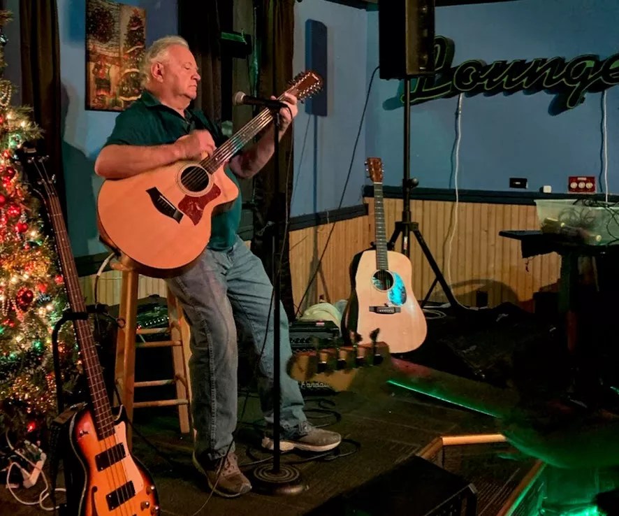 This Lakewood Dive’s Open Mic Offers Free Recording for Performers