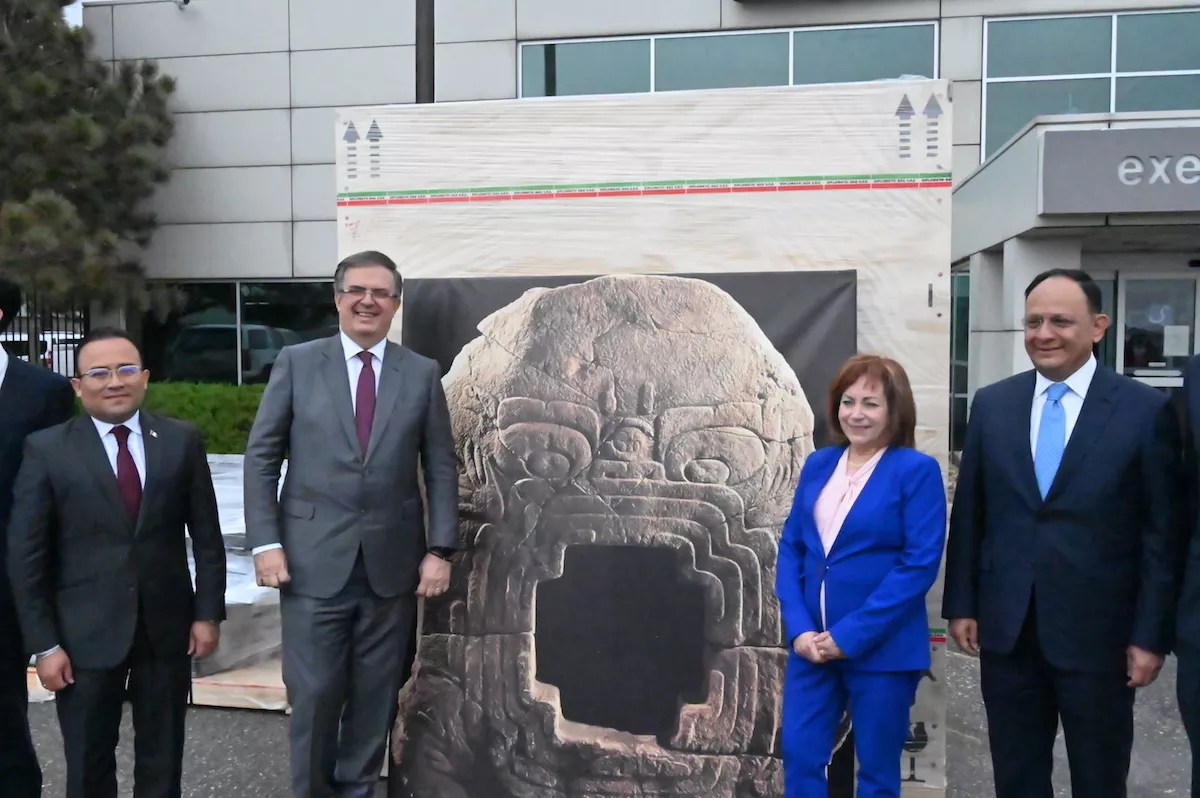 Mexico Foreign Secretary Ebrard and Colorado Lt. Gov. Primavera stand in front of the "Earth Monster."