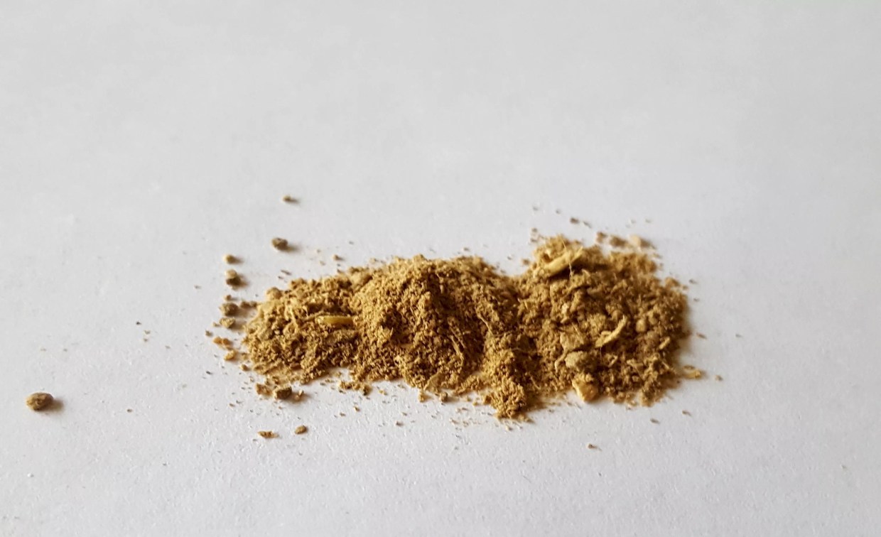 Brown ibogaine powder