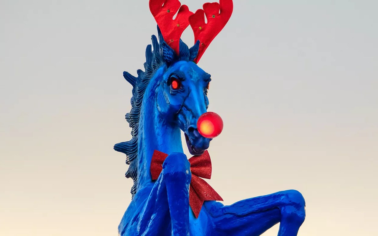 blue horse sculpture as Bludolph