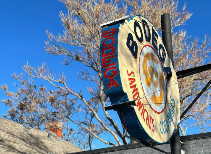 a round sign that says "bodega"