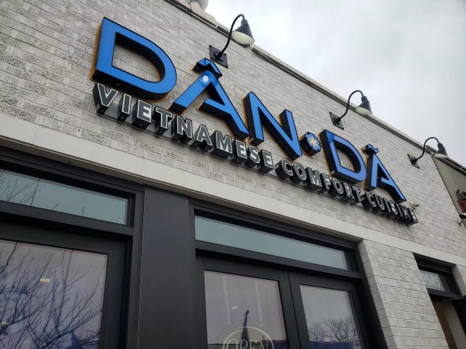 sign that says "dan da" on the outside of a building