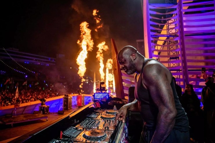 shaq deejaying with fire