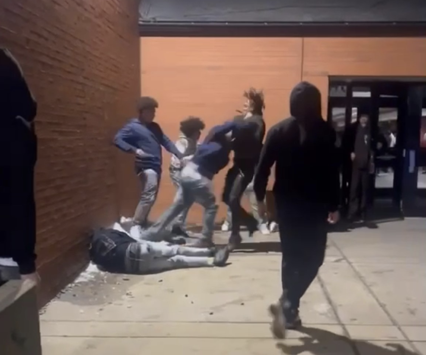 High school students fight outside