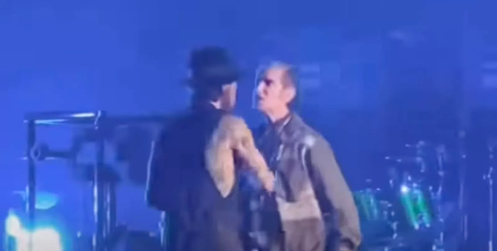 Jane's Addiction guitarist and vocalist fighting