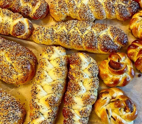 a variety of challah