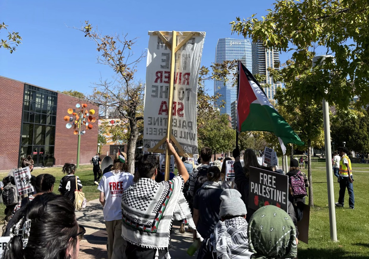 students protest for Palestine on college campus