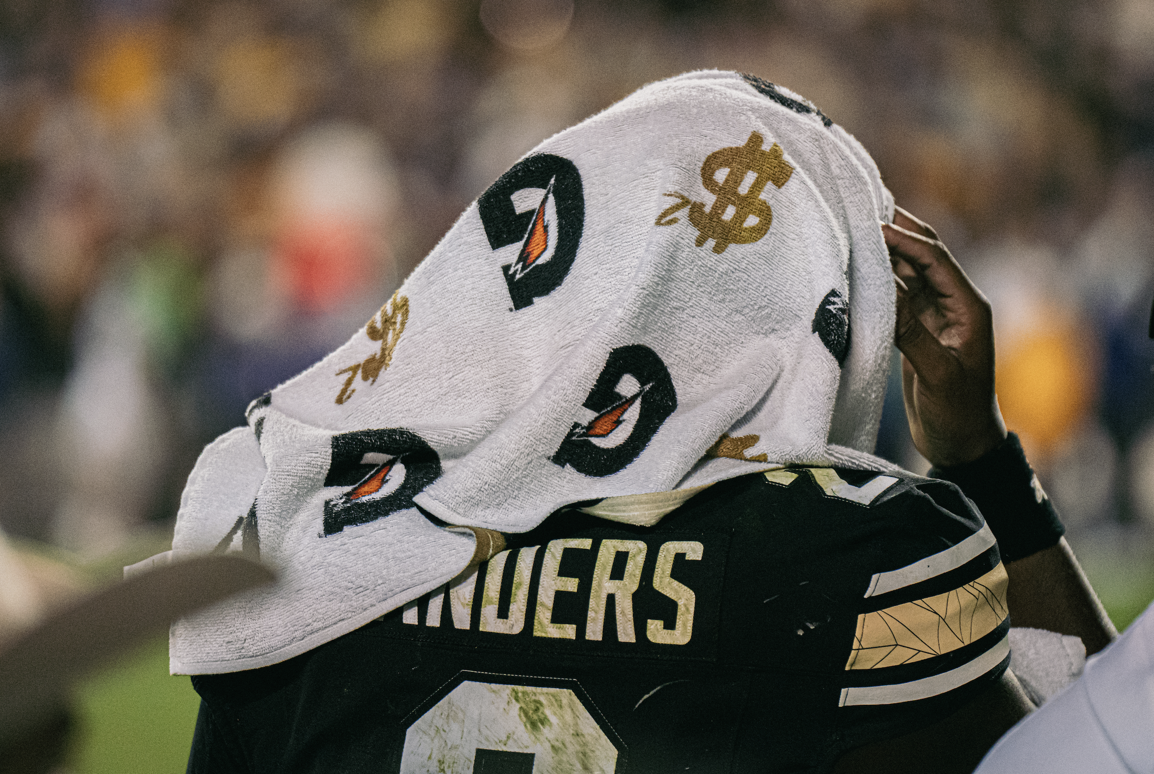 Football player with towel on head