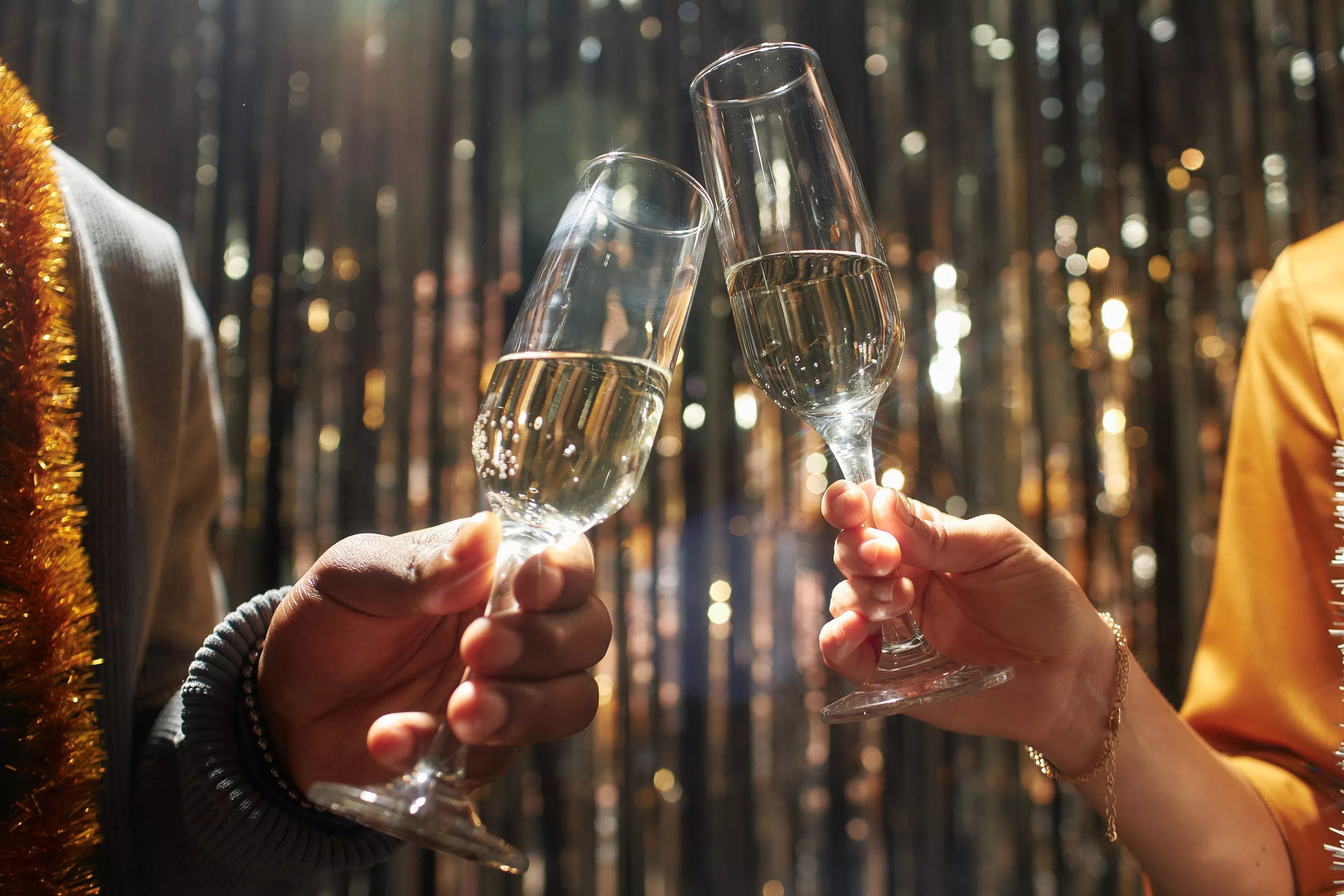 champagne glasses clinking