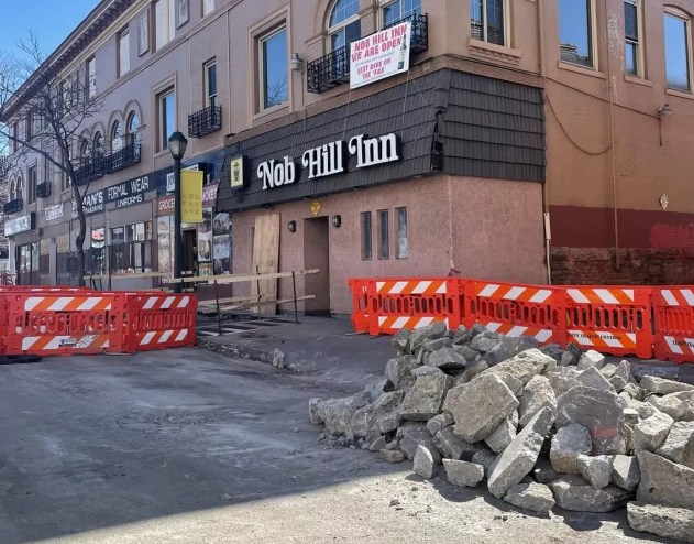 The front entrance of Nob Hill Inn