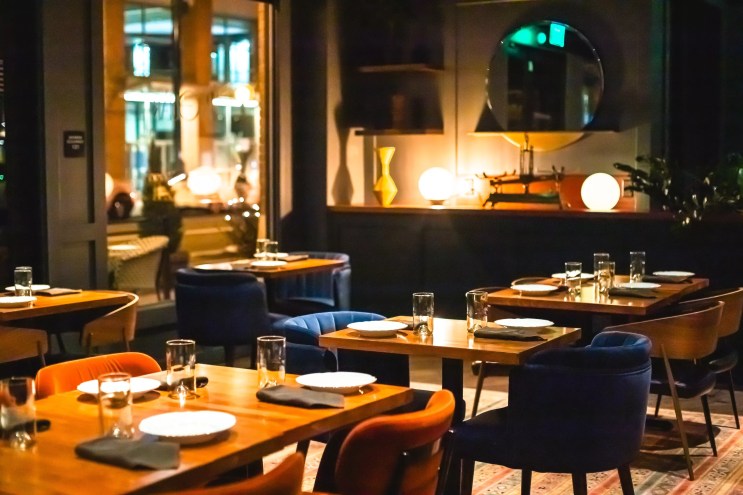 restaurant dining room