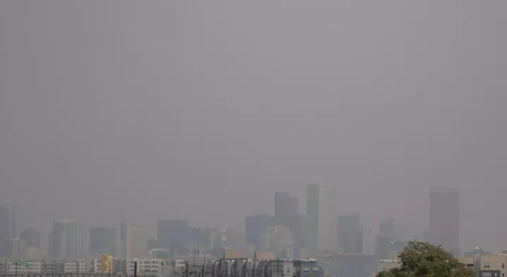 Hazy Denver skyline covered in smoke