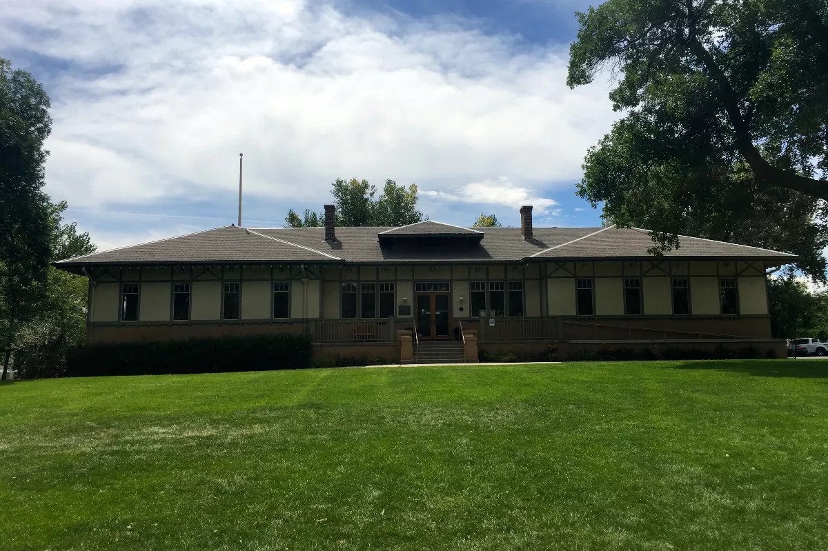 The Dos Chappell bathhouse.